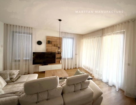 Krémové záclony v novém apartmánu